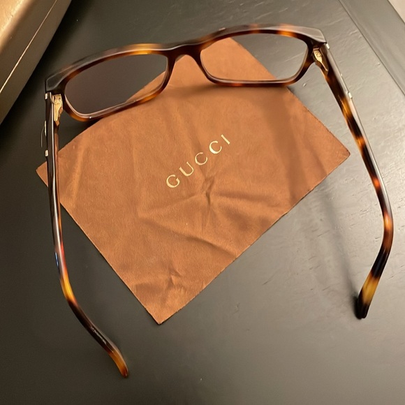 Gucci eyeglasses. Tortoise Shell frames. Gold embellishments. GG 3133. - Picture 4 of 9